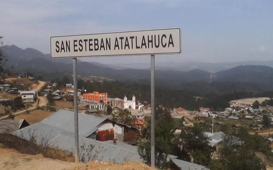 Letrero de San Esteban Atatlahuca