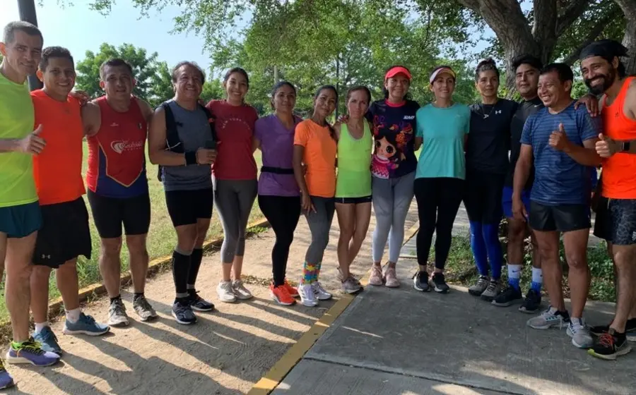 Integrantes del Club de Atletismo Espinal se preparan para asistir al prestigiado maratón. 