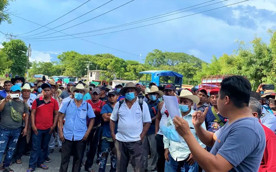 Pobladores de Tepetlapa alcanzaron acuerdos y desistieron de su protesta.