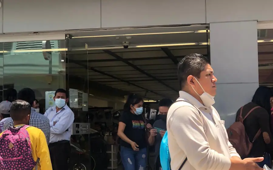 Destaca director de Salud que es necesario que la población tome en cuenta que aunque algunos ya estén vacunados el riesgo de contagiarse de COVID-19 sigue siendo muy alto. (Lesli Aguilar)