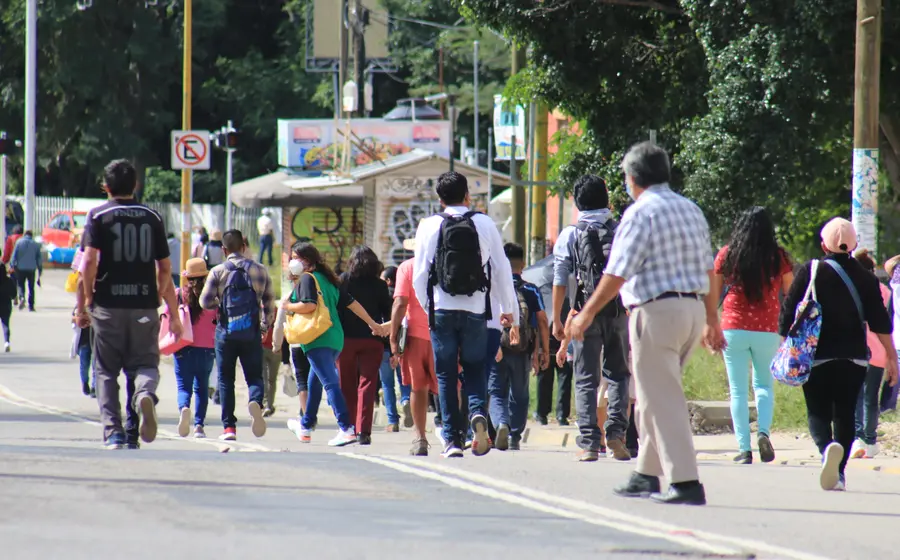  Es en las defunciones notificadas por COVID-19 donde a Oaxaca le ha costado más trabajo lograr una disminución. (Mario Jiménez Leyva) 