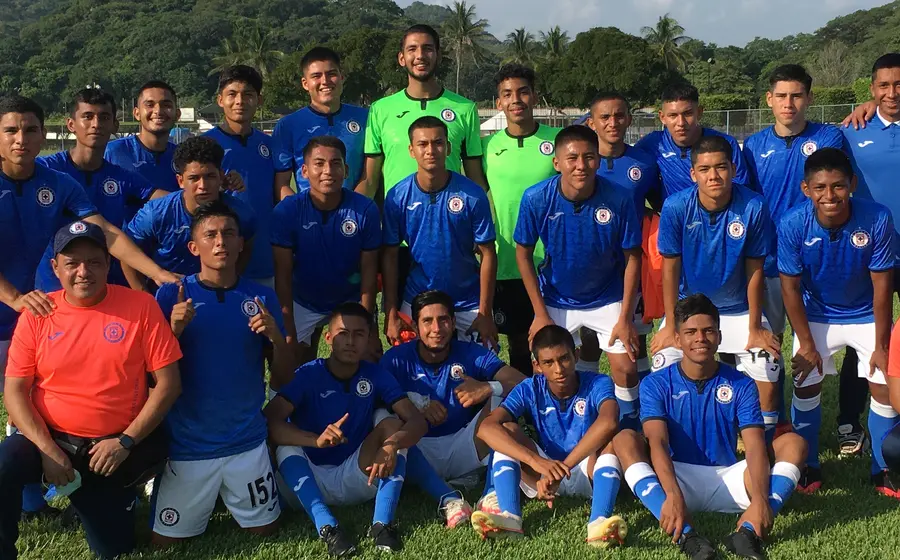 Cruz Azul Lagunas posó para la foto del recuerdo al terminar el partido. 