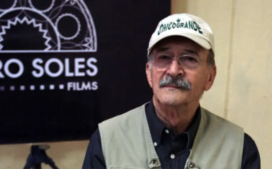 Felipe Cazals con gorra