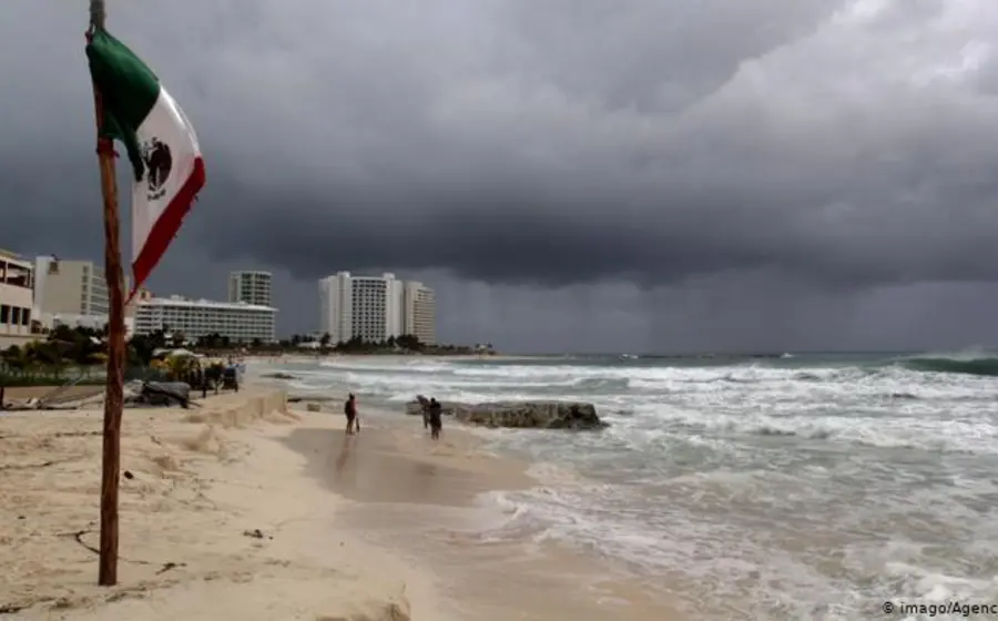 Mar, playa, bandera, edificio, personas