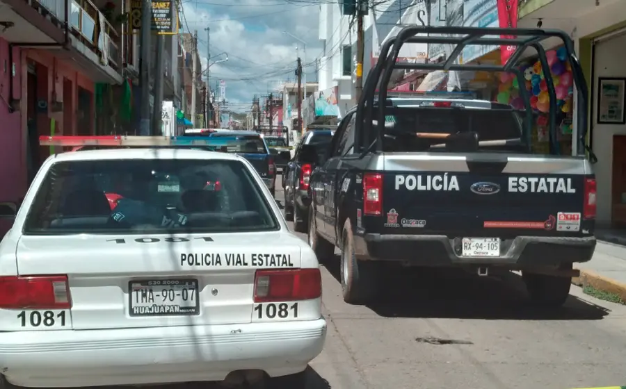 La persecución concluyó con la detención de tres personas.