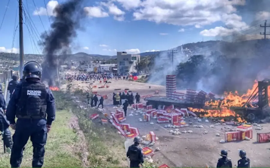 Dos exmandos policiacos están acusados de homicidio y lesiones calificadas por los sucesos de violencia en Nochixtlán.