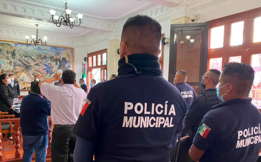 Los policías fueron citados en la sesión de cabildo para recibir su reconocimiento.