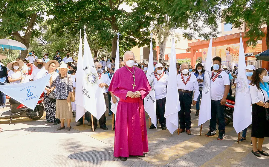 La peregrinación fue encabezada por el arzobispo de Antequera-Oaxaca, Pedro Vásquez Villalobos. Foto: Emilio Morales Pacheco