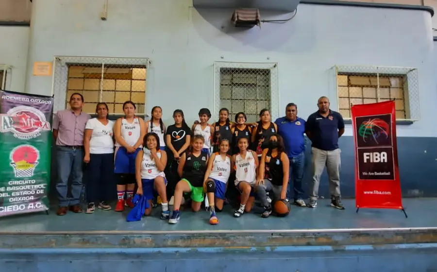 La selección femenil que asistirá al nacional de Santillo, Coahuila.