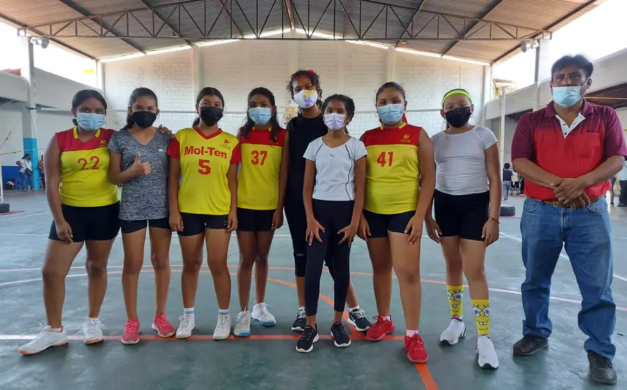 Equipo Alondras que dirige Lorena Villalobos Hernández. 