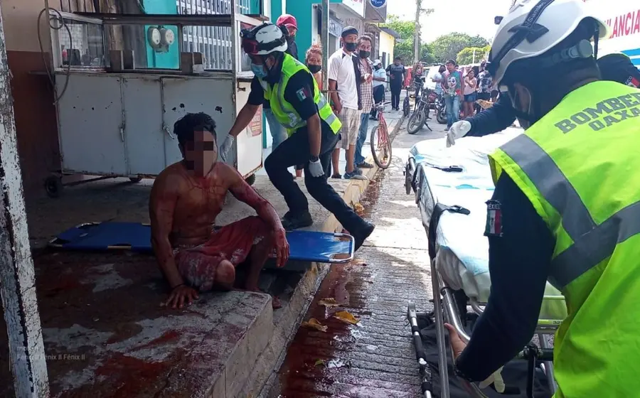 Sujeto herido con paramédicos