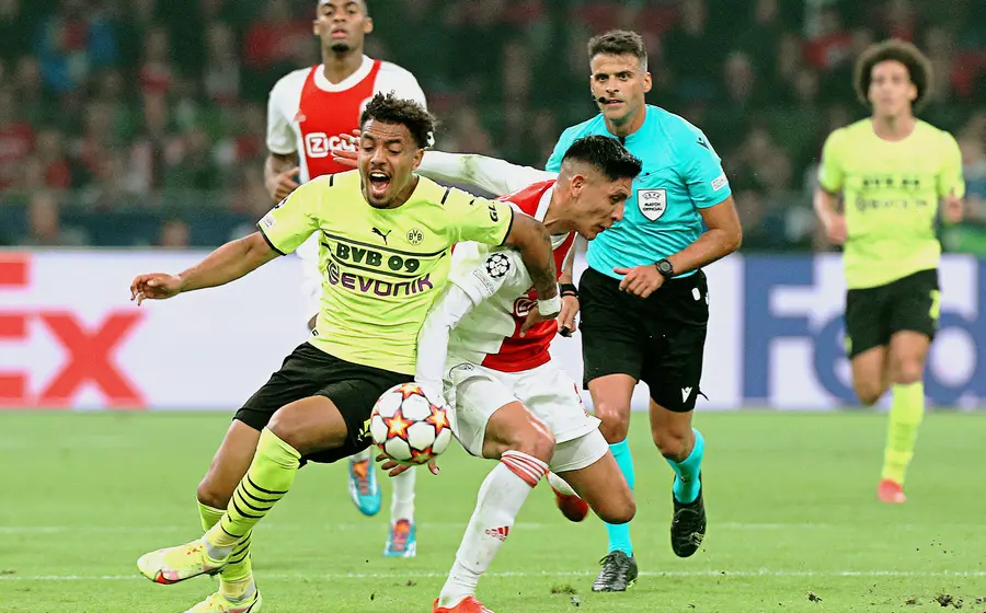 Edson Álvarez en el Ajax