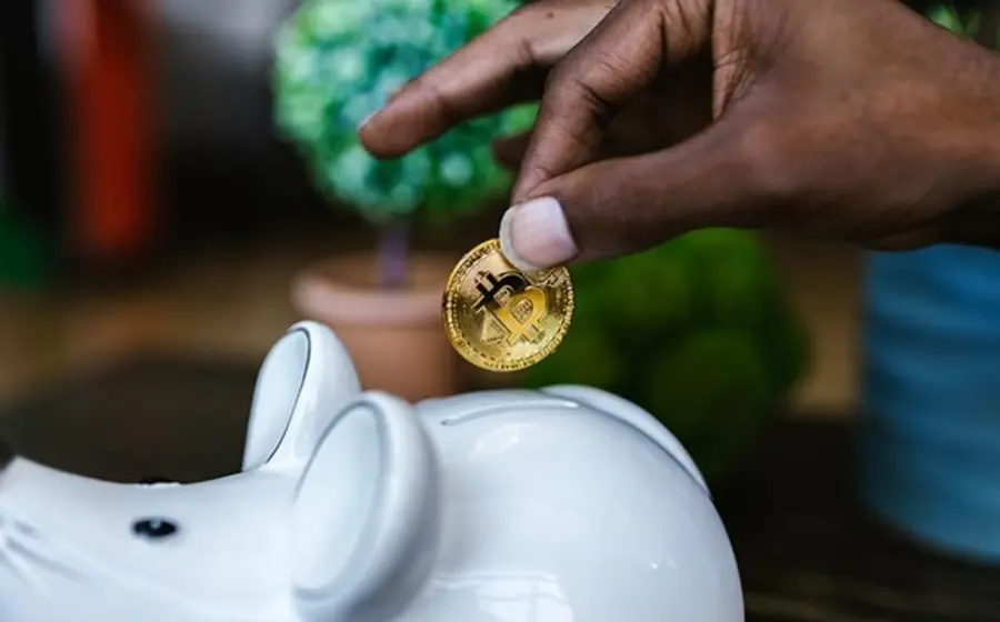 Bitcoin entrando en alcancía