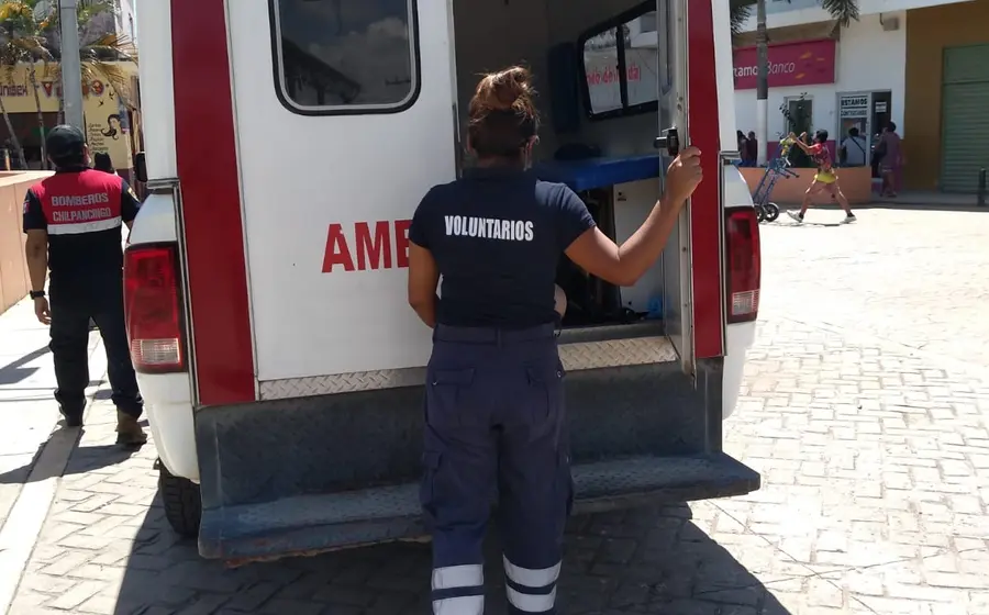 Ambulancia y paramédico
