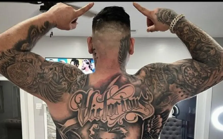 En sus historias de Instagram Andy Ruiz subió una foto de espalda en que muestra con orgullo su nueva hazaña.