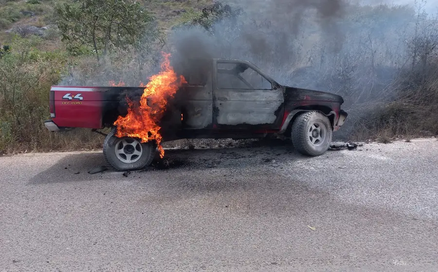 Camioneta incendiada