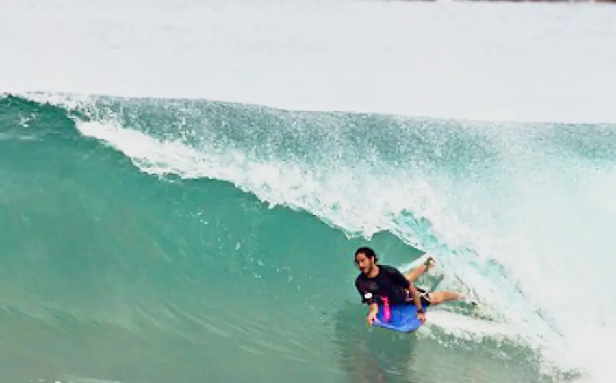 Surfer en el mar