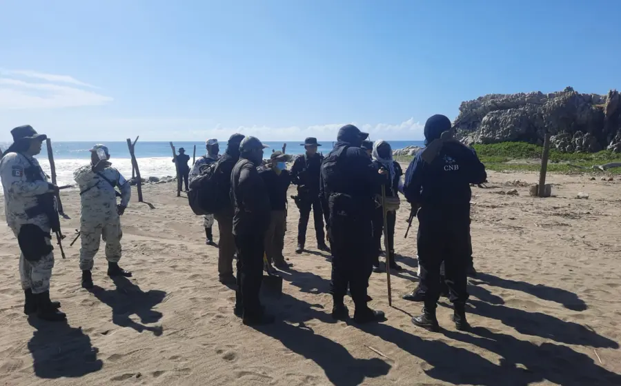 Policía busca a estudiante en la playa