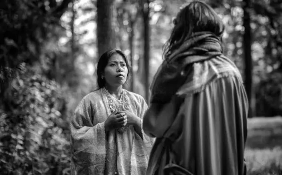 Yalitza Aparicio en Hijas de brujas