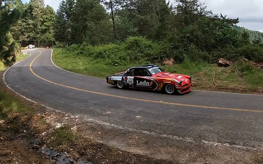 Auto de la Panamericana en la cumbre