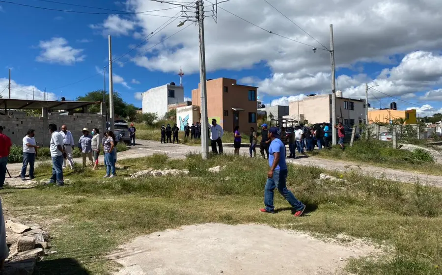 Personas en terreno de Huajuapan