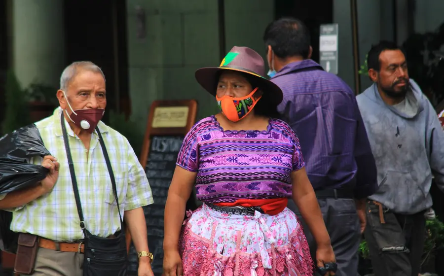 Personas con cubreboca.