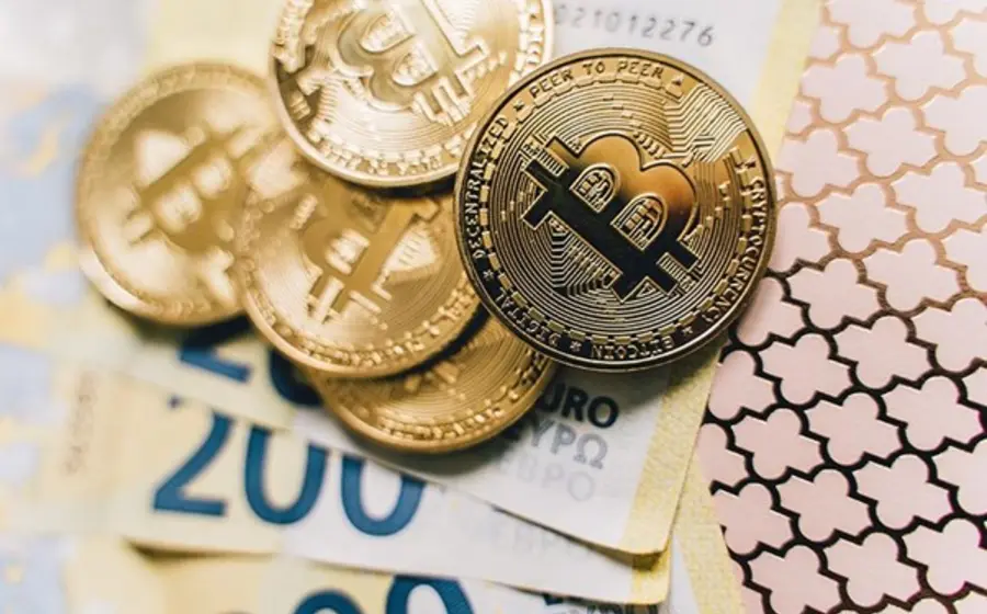 Criptomonedas y billetes