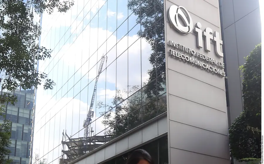 El espectro radioeléctrico, insumo que se usa para los servicios de telecomunicaciones, quedó sin asignar en Chiapas, Oaxaca, Veracruz, Guerrero y Michoacán. 