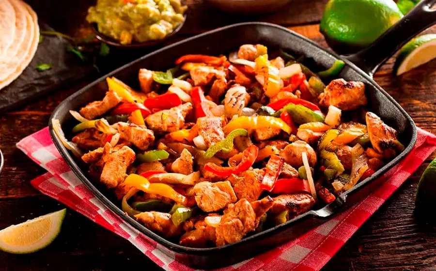 Fajitas de pollo en sartén