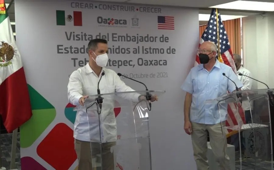 Murat aseguró a Ken Salazar que el Corredor Interoceánico "es una obra que va a transformar la realidad del sur de México".