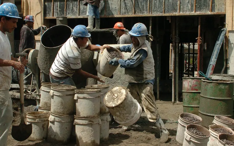 albañiles trabajando 