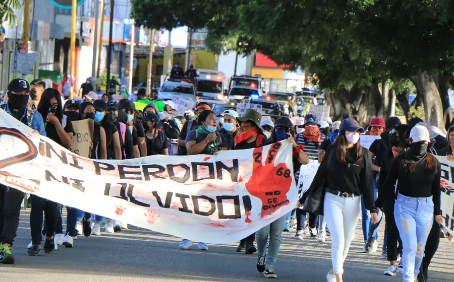 Personas protestando por el 2 de octubre en Oaxaca