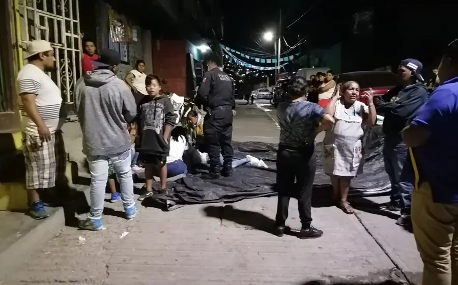 vecinos mujer lona
