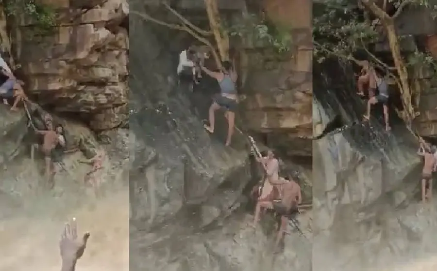 La secuencia muestra a dos personas quienes pierden el equilibrio y caen al agua embravecida.