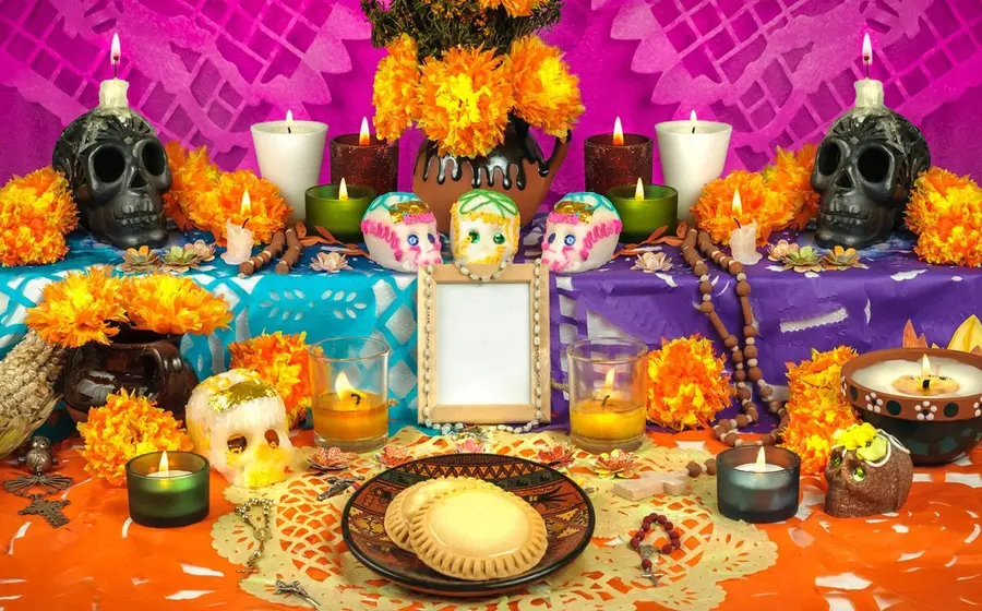 El Día de Muertos en México es una celebración reconocida por la UNESCO como patrimonio intangible.