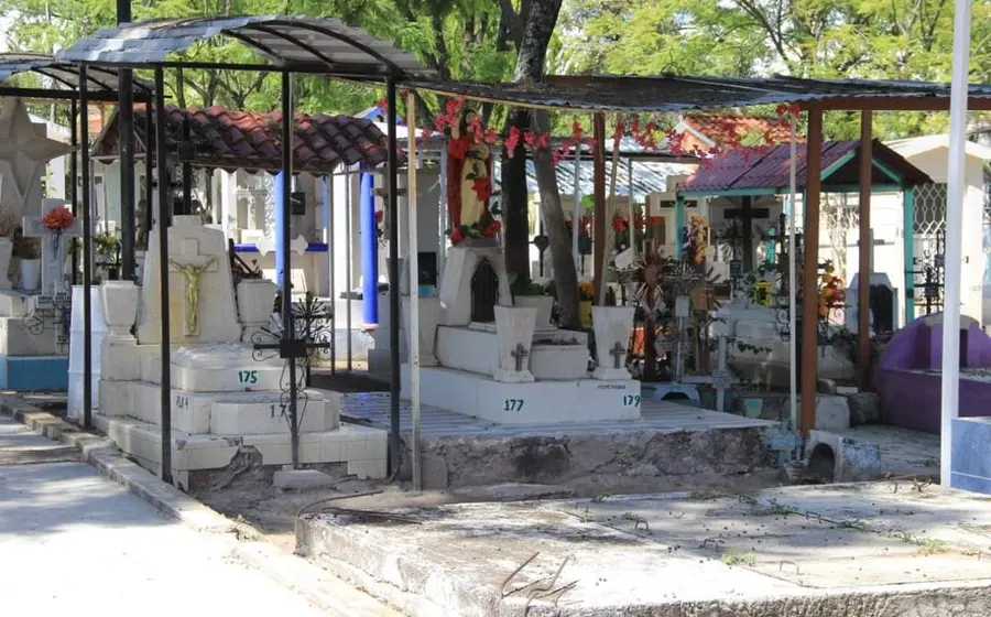 Tumbas en panteón