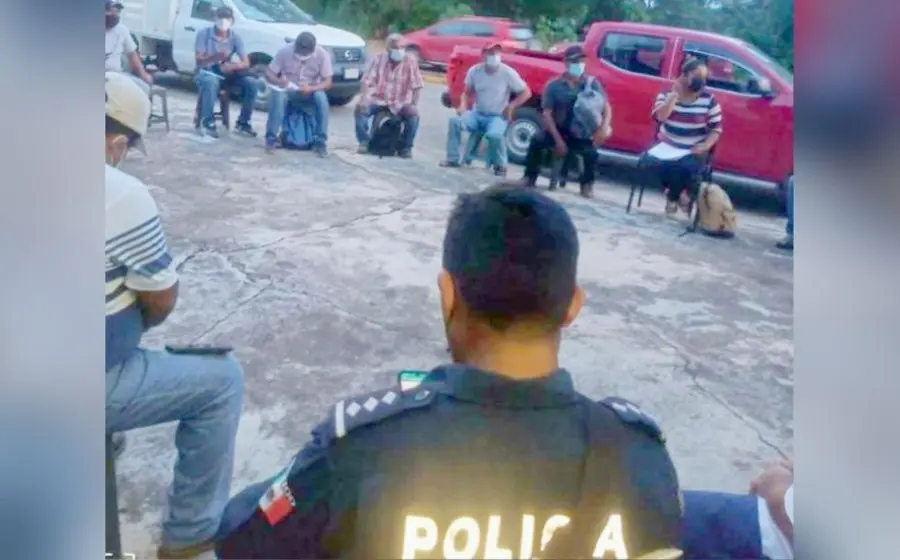Policías retenidos en Jocotepec.