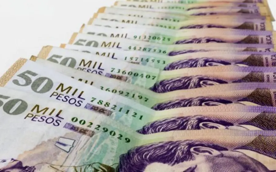 Quienes solicitan este tipo de préstamos son comerciantes ambulantes o establecidos, amas de casa y más, quienes están urgidos de dinero y no pueden acceder a un crédito bancario.