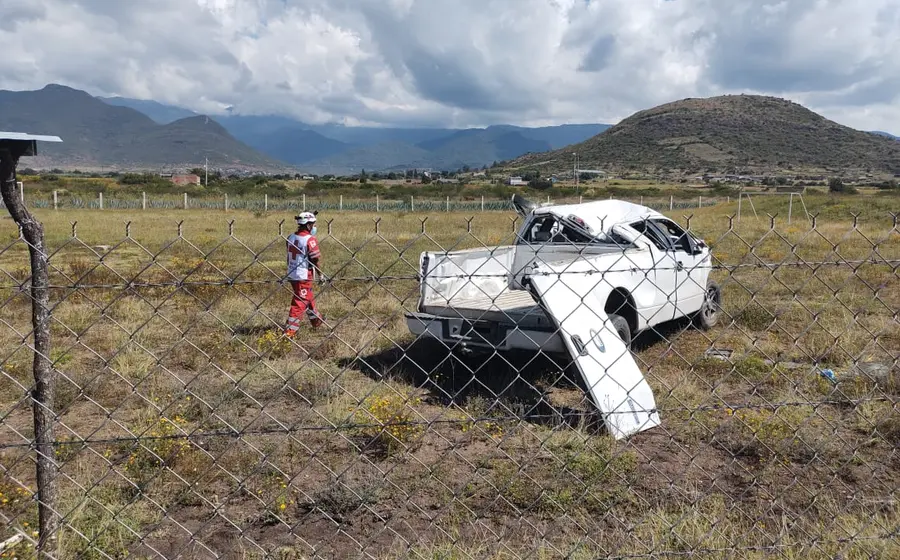 Camioneta volcada