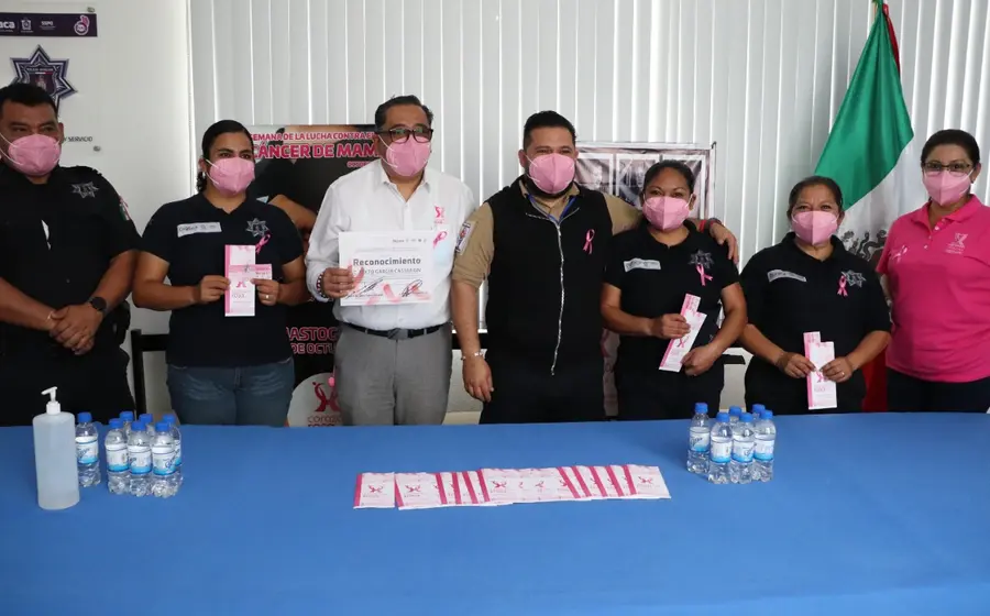 Mujeres policías durante la semana rosa