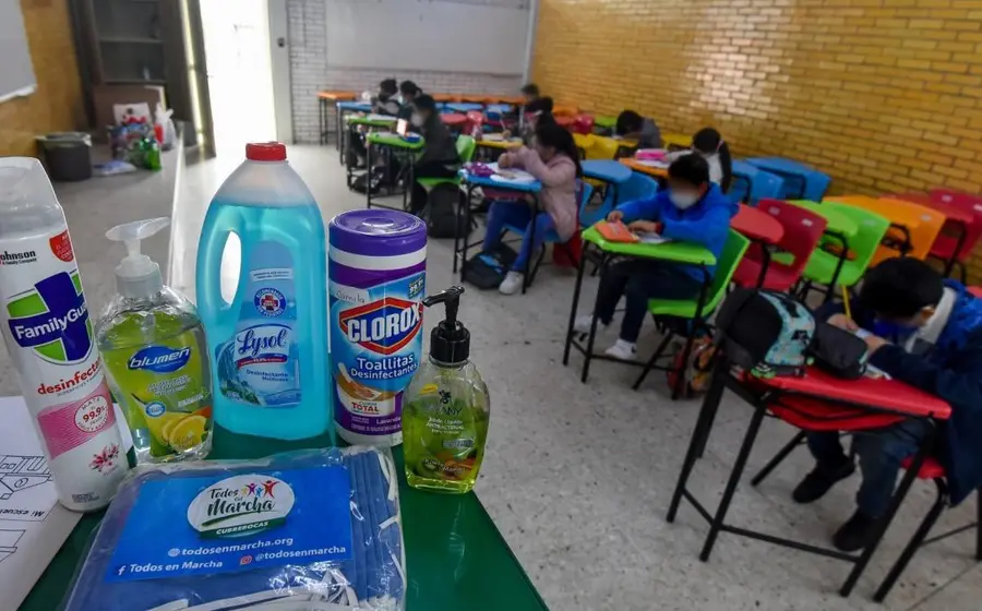 Muchas escuelas de México no cuentan con elementos necesarios como el agua e insumos de limpieza.