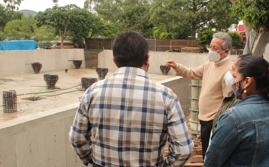 Magistrado supervisando obras del PJE