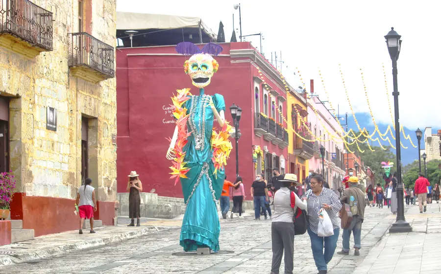 Catrina en andador turístico de Oaxaca