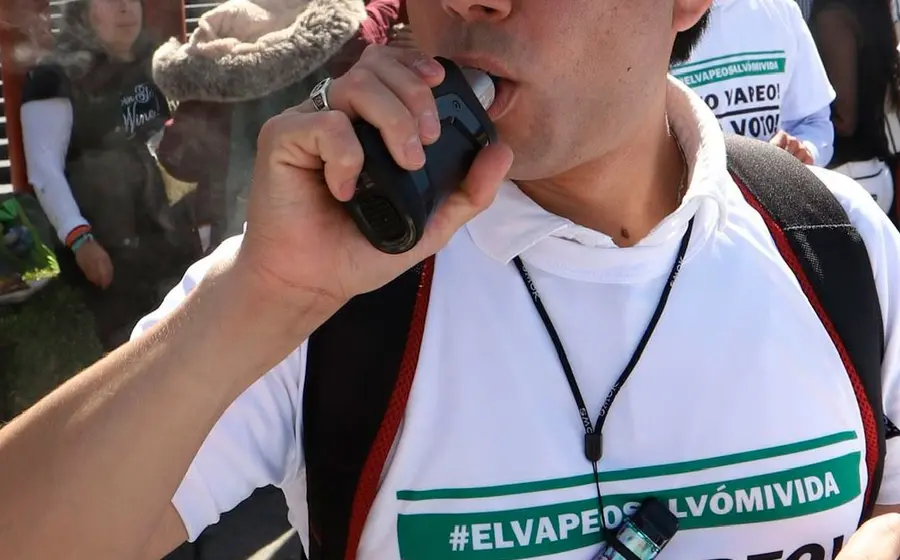 Lo que se "fuma" son sustancias químicas con aroma a tabaco. Foto: Agencia Reforma