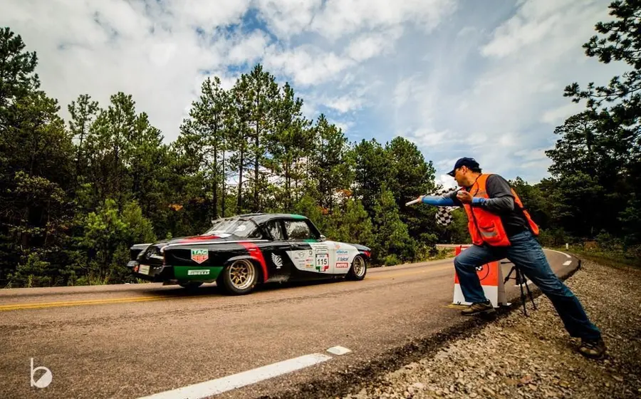 Arnel Cruz, pionero en Oaxaca en el quehacer de controles de La Carrera Panamericana.