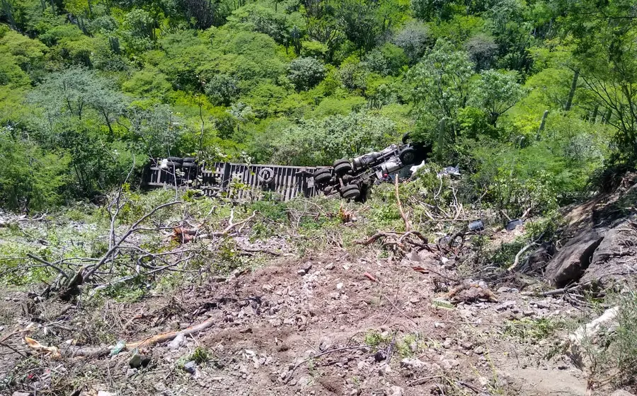 El accidente ocurrió en la carretera al Istmo de Tehuantepec, en San Pedro Totolápam.