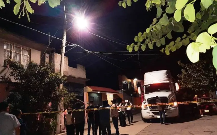 Vecinos retuvieron al conductor.