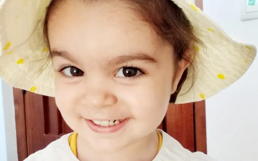 niña sonriendo
