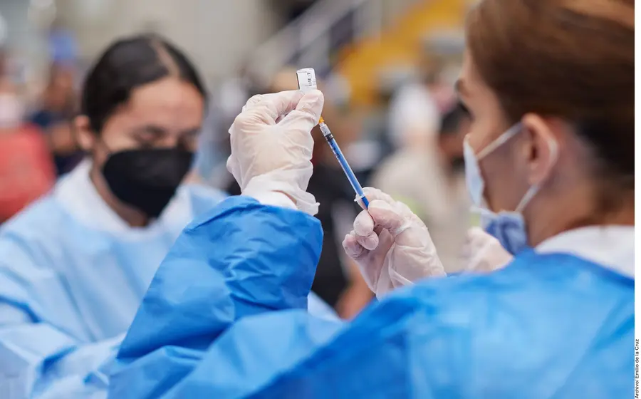  Se asignarían 800 mil millones de pesos para la adquisición de vacunas y servicios de salud gratuitos. Foto: Agencia Reforma