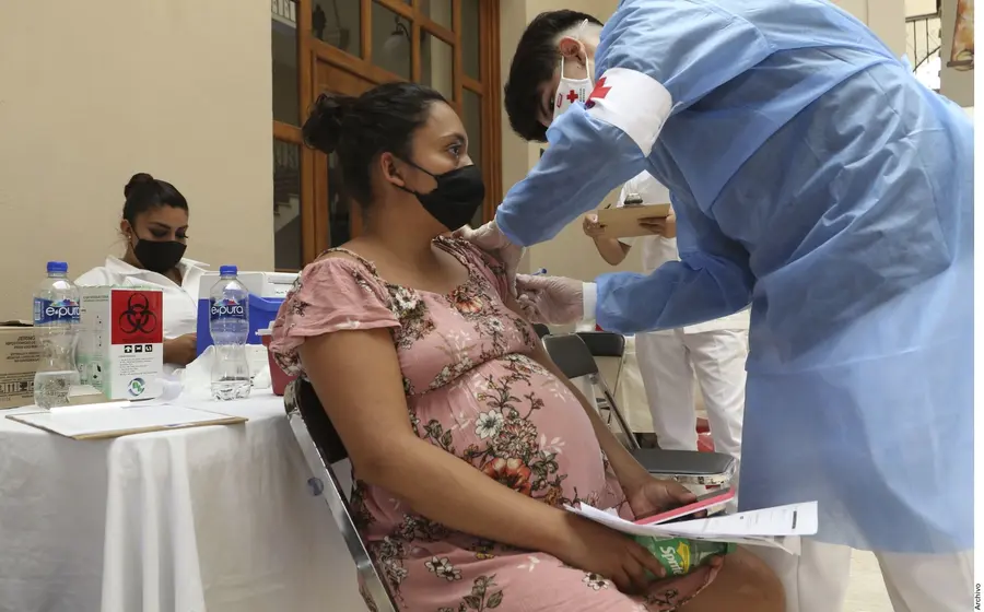 Hasta ahora en México no han muerto embarazadas que recibieron la vacuna contra SARS-Cov-2.